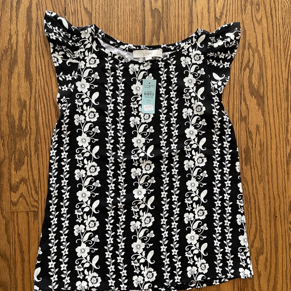 NWT LOFT Black and White Floral Sleeveless Blouse Size XXSP